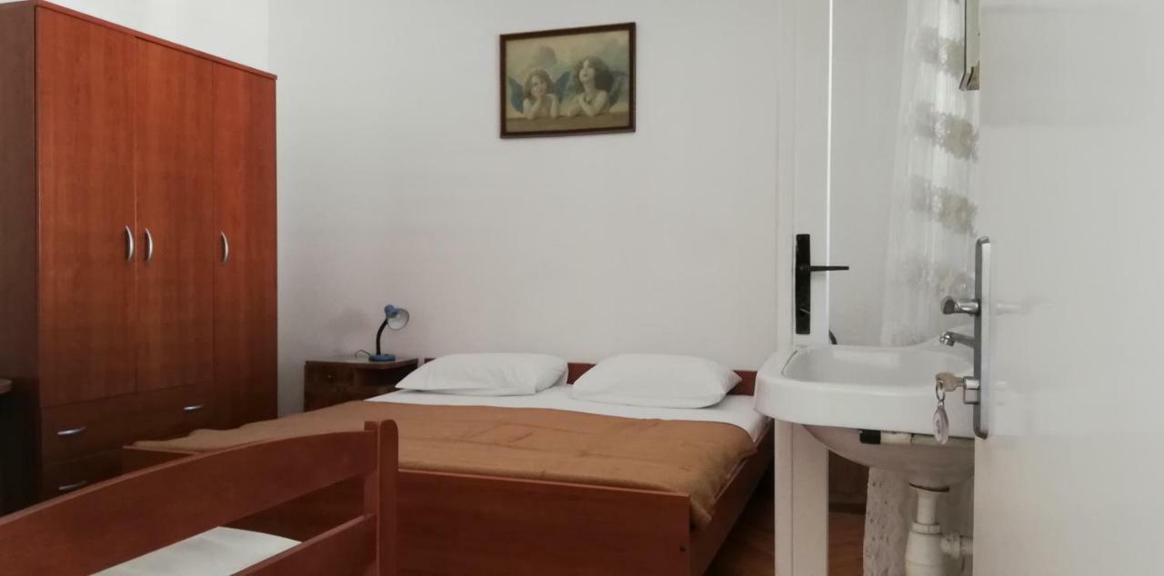Marina Apartment End Rooms ヴェラ・ルカ エクステリア 写真