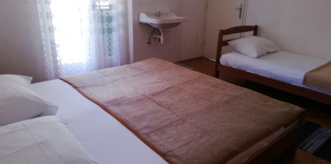 Marina Apartment End Rooms ヴェラ・ルカ エクステリア 写真