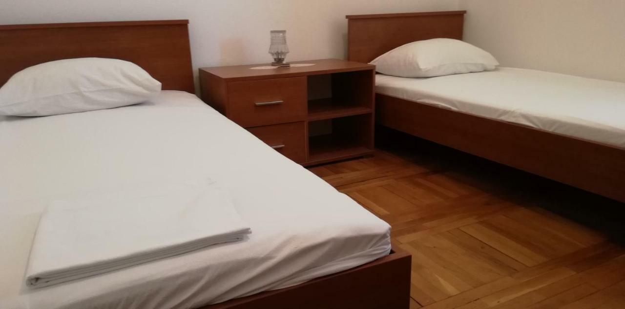 Marina Apartment End Rooms ヴェラ・ルカ エクステリア 写真