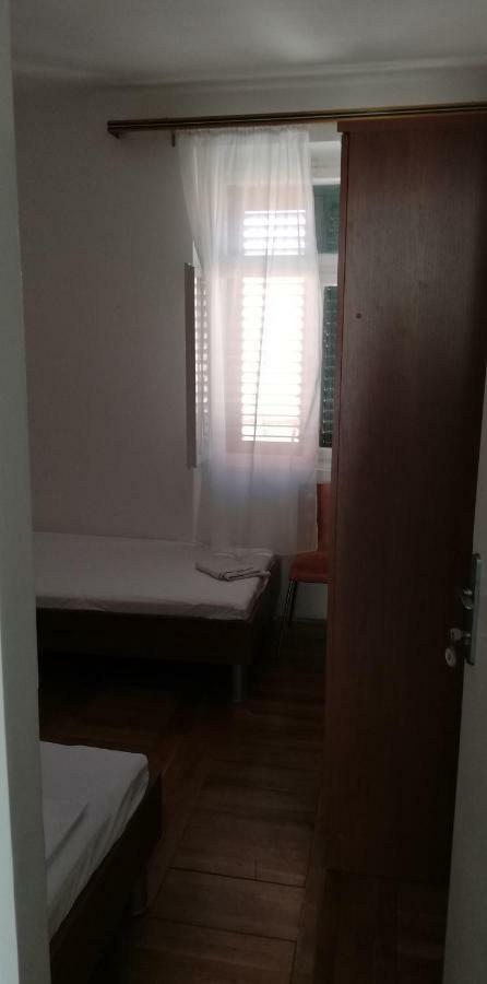 Marina Apartment End Rooms ヴェラ・ルカ エクステリア 写真
