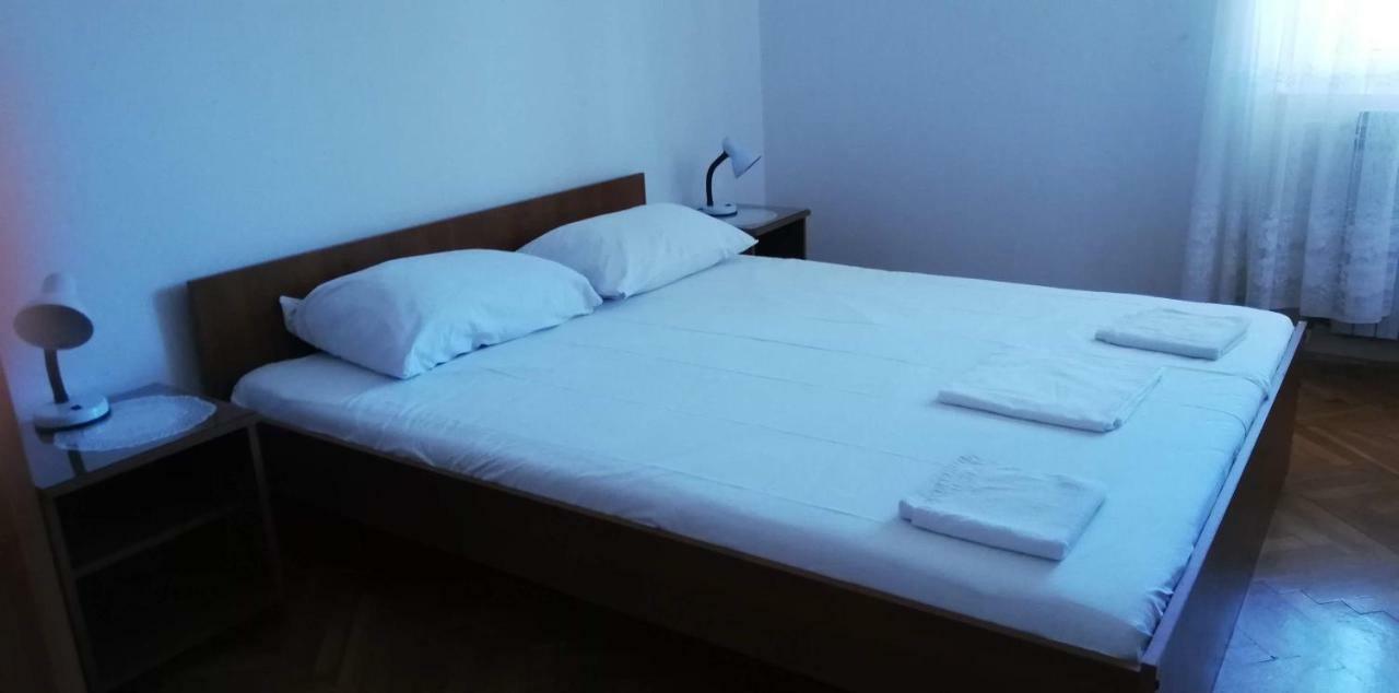 Marina Apartment End Rooms ヴェラ・ルカ エクステリア 写真