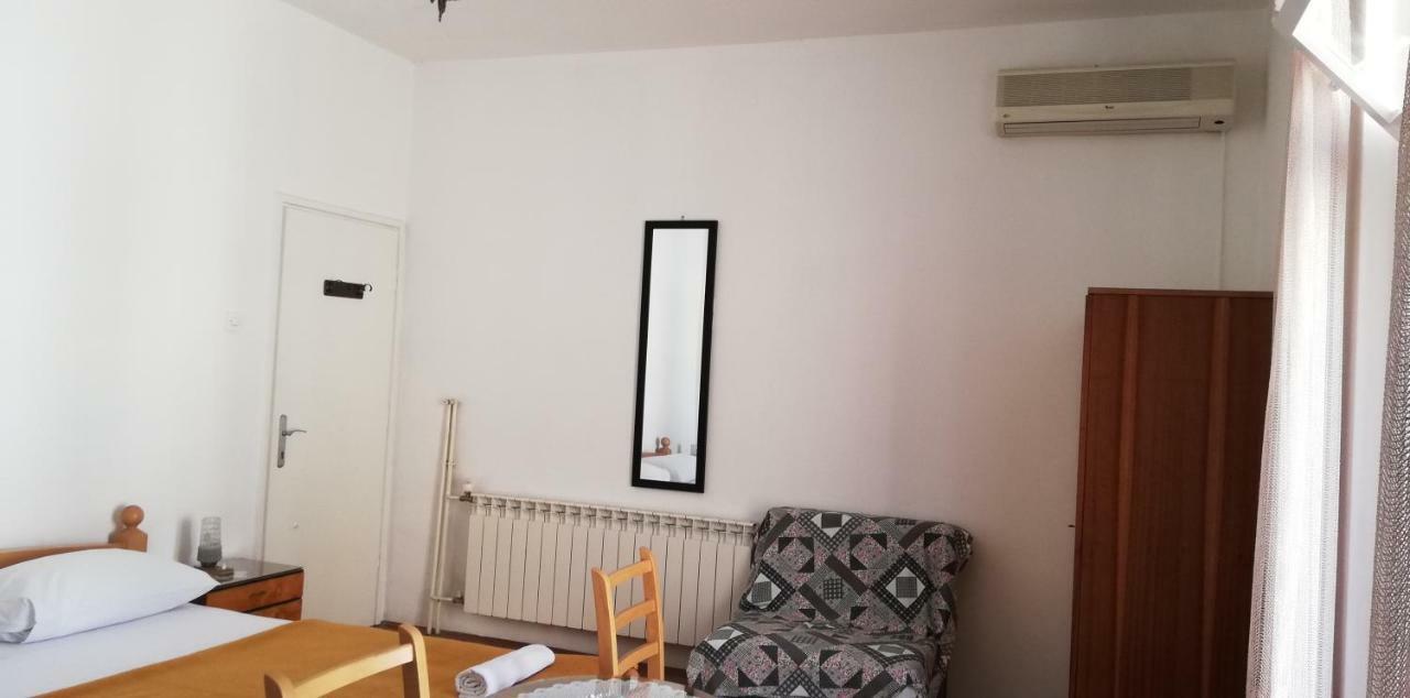Marina Apartment End Rooms ヴェラ・ルカ エクステリア 写真